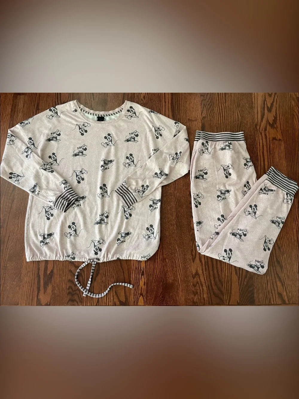 DISNEY Mickey & Minnie Mouse 2-Piece Pajama Set - Women’s Size Medium - Pink - Picture 1 of 8